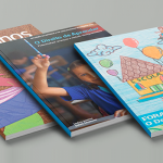 A Cross Content tem um longo compromisso com os professores e a educação. Praticamente um terço dos livros que fizemos é relacionado a esse assunto. Também produzimos vídeos e webdocumentário. A publicação mais recente é o Programa Educação Integrada – Garantindo o direito de aprender de cada criança, do Unicef, lançado neste ano. Também para o Unicef, fizemos um webdocumentário, o Fora da Escola Não Pode!, e uma série de vídeos sobre o Busca Ativa Escolar. Editamos ainda os guias da Busca Ativa Escolar (2017 e 2018), 10 Desafios do Ensino Médio no Brasil (2015), O Enfrentamento da Exclusão Escolar no Brasil (2014), Fora da Escola Não Pode! – O Desafio da Exclusão Escolar (2013), Todas as Crianças na Escola em 2015 (2012), Caminhos do Direito de Aprender (2010), Situação da Infância e da Adolescência Brasileira (2009) e Redes de Aprendizagem (2008). Os livros abordam de boas práticas à exclusão escolar e os desafios da educação básica. Para o Instituto Ayrton Senna, produzimos vídeos e um livro on-line, Formação Continuada de Professores no Brasil – Acelerando o Desenvolvimento de Nossos Professores (2014). Já para a Fundação Itaú Social e Fundação Maria Cecilia Souto Vidigal, o foco foi primeira infância (Educação Infantil em Debate – A Experiência de Portugal e a Realidade Brasileira). Mais antiga, a publicação Educação para o Desenvolvimento , da Fundação Lemann, trouxe exemplos de parceria entre empresários, governos e sociedade civil em prol da melhoria educacional. Por isso, nós que trabalhamos sempre ao lado dos professores aproveitamos a data para mandar nossos sinceros parabéns! Que o reconhecimento e a valorização dessa carreira seja cada dia maior. Veja mais sobre o assunto e conheça mais destaques do nosso portfólio em www.crosscontent.com.br