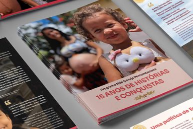 Capa da brochura Mãe Coruja Recife - 15 anos de histórias e conquistas